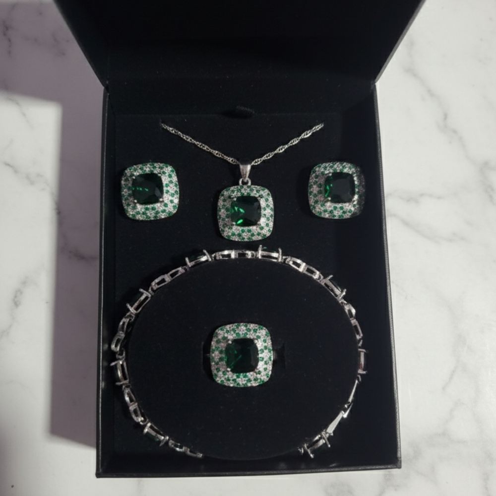 Elegant Silver and Green Jewelry Set